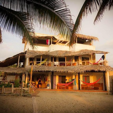 Beach Front Bungalows At The Coconut Canoa Exterior photo