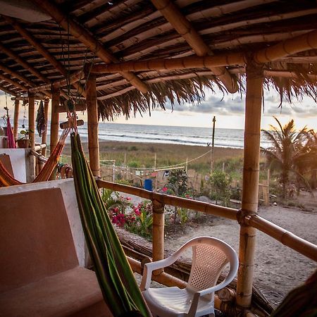 Beach Front Bungalows At The Coconut Canoa Exterior photo