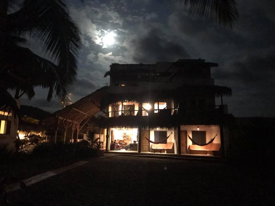 Beach Front Bungalows At The Coconut Canoa Exterior photo